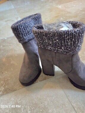 Circus by Sam Edelman Gray Knit-Cuff Suede Ankle Boots